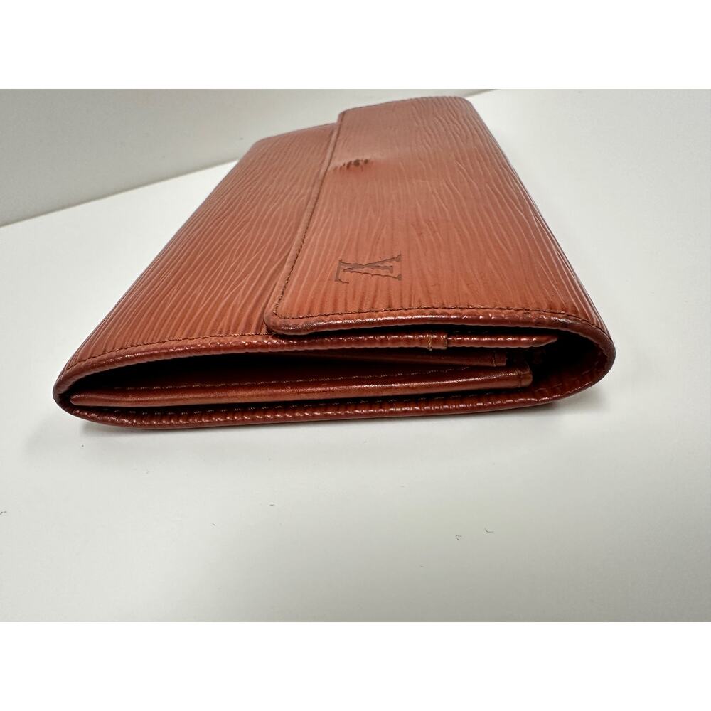 Authentic Vintage Louis Vuitton EPI Leather Long Wallet - Picture 3 of 13